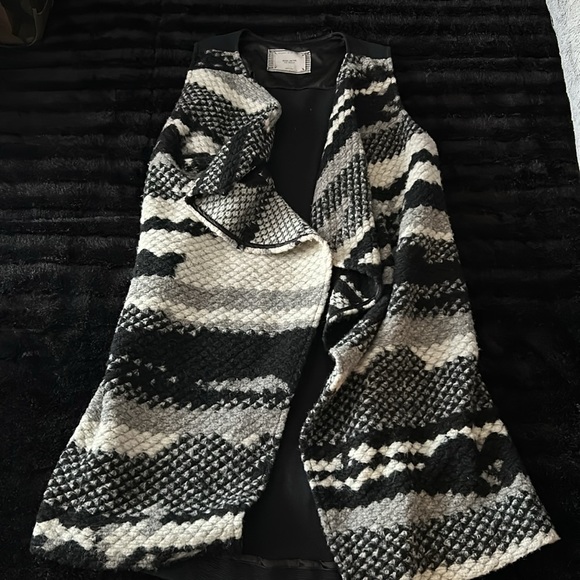 Vest - Picture 2 of 5